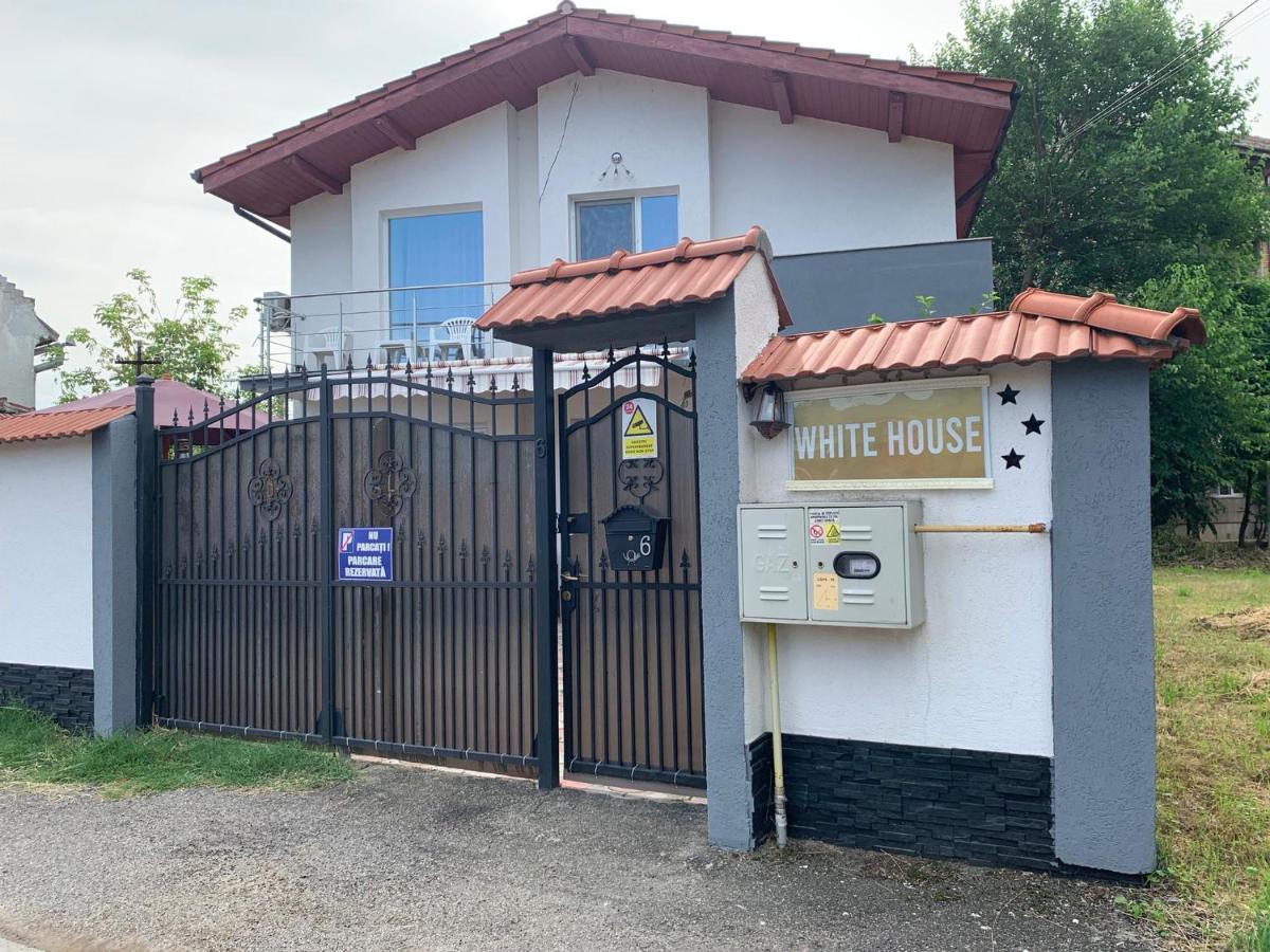White House Guest House Хунедоара Екстериор снимка